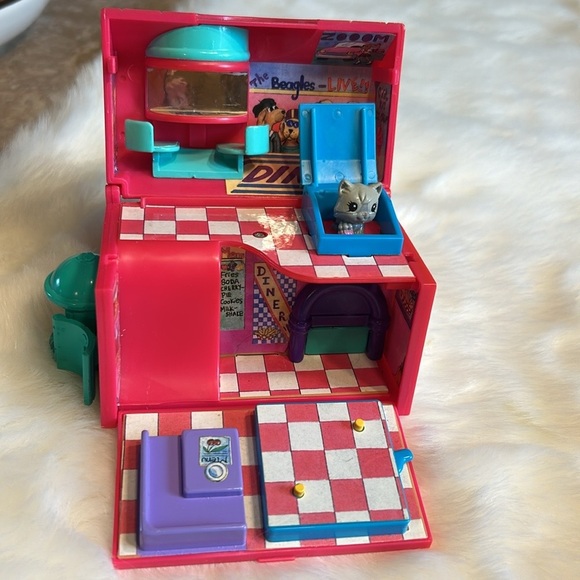 Pound puppies mini diner set, Kibble Korner,no pound puppies included .1995 - Picture 5 of 14